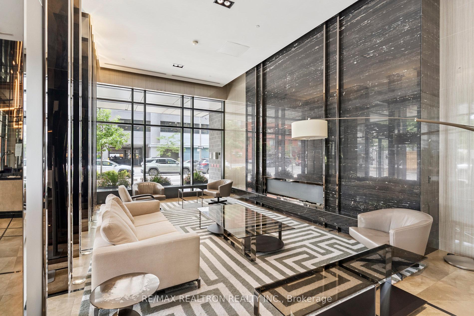 2 Bedrooms Condo at 89 Dunfield, Toronto For sale