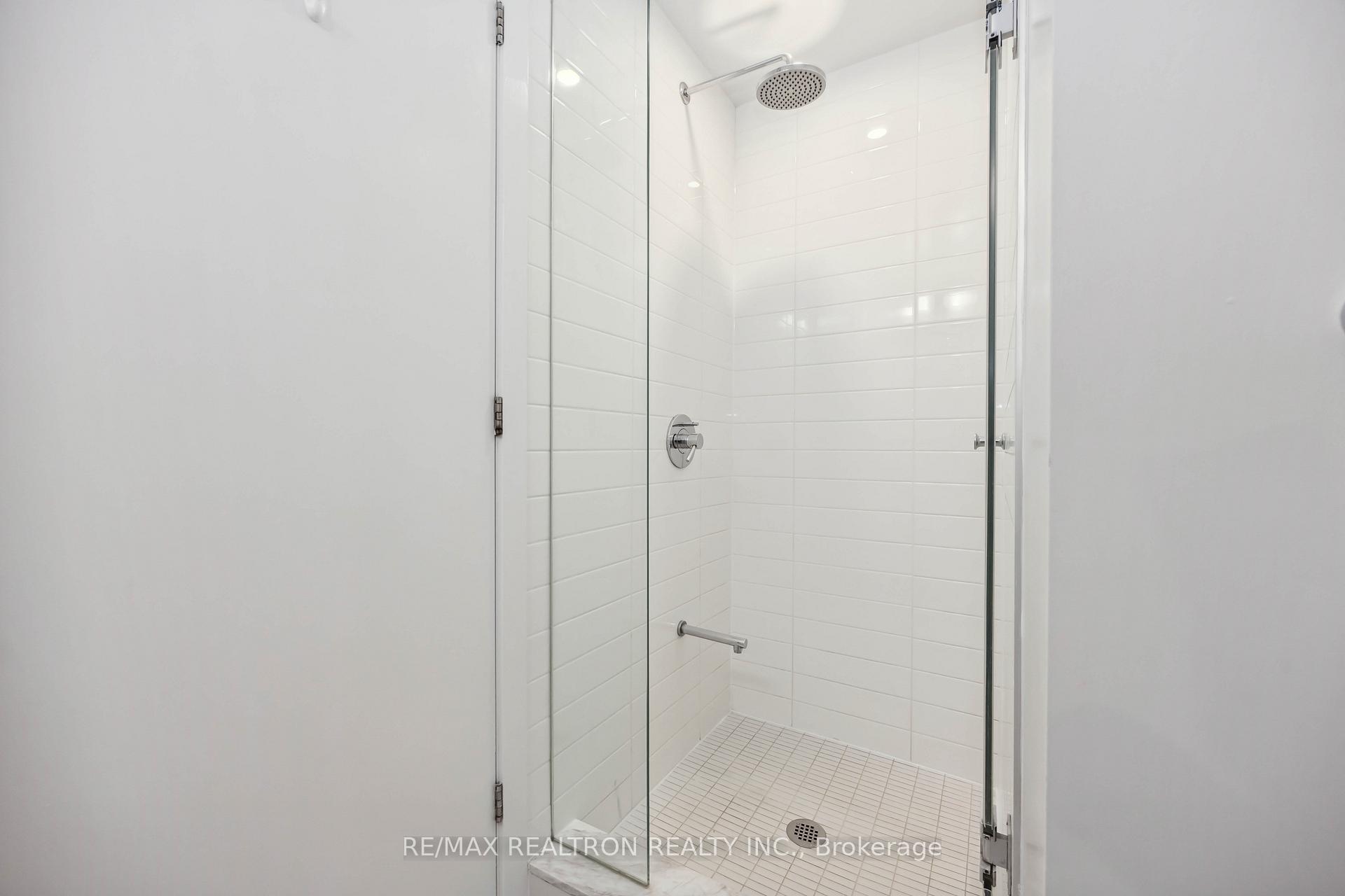 1 Bedroom Condo at 2221 Yonge, Toronto For sale