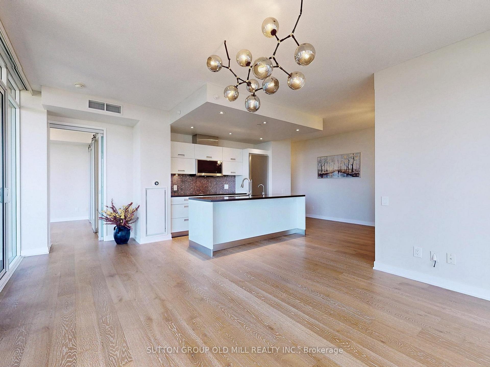 3 Bedrooms Condo at 90 Park Lawn, Toronto For sale