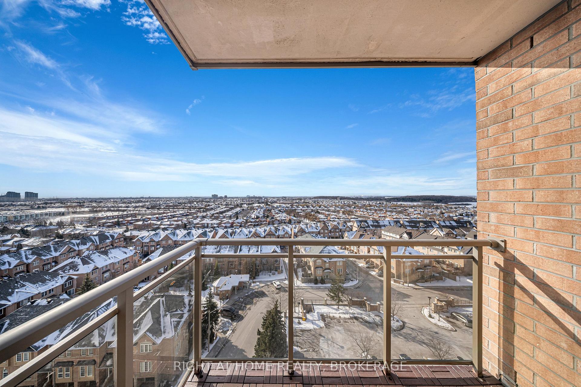 2 Bedrooms Condo at 55 STRATHAVEN, Mississauga For sale