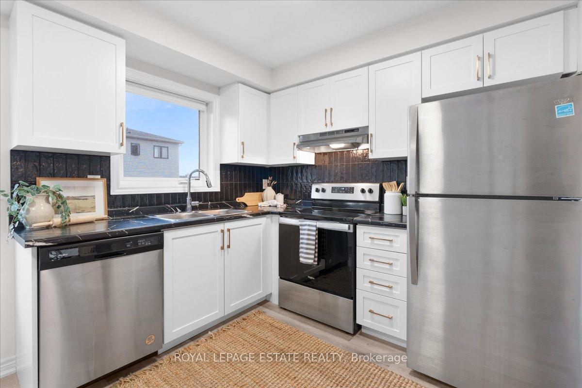 3 Bedrooms Condo at 39 Radison, Hamilton For sale