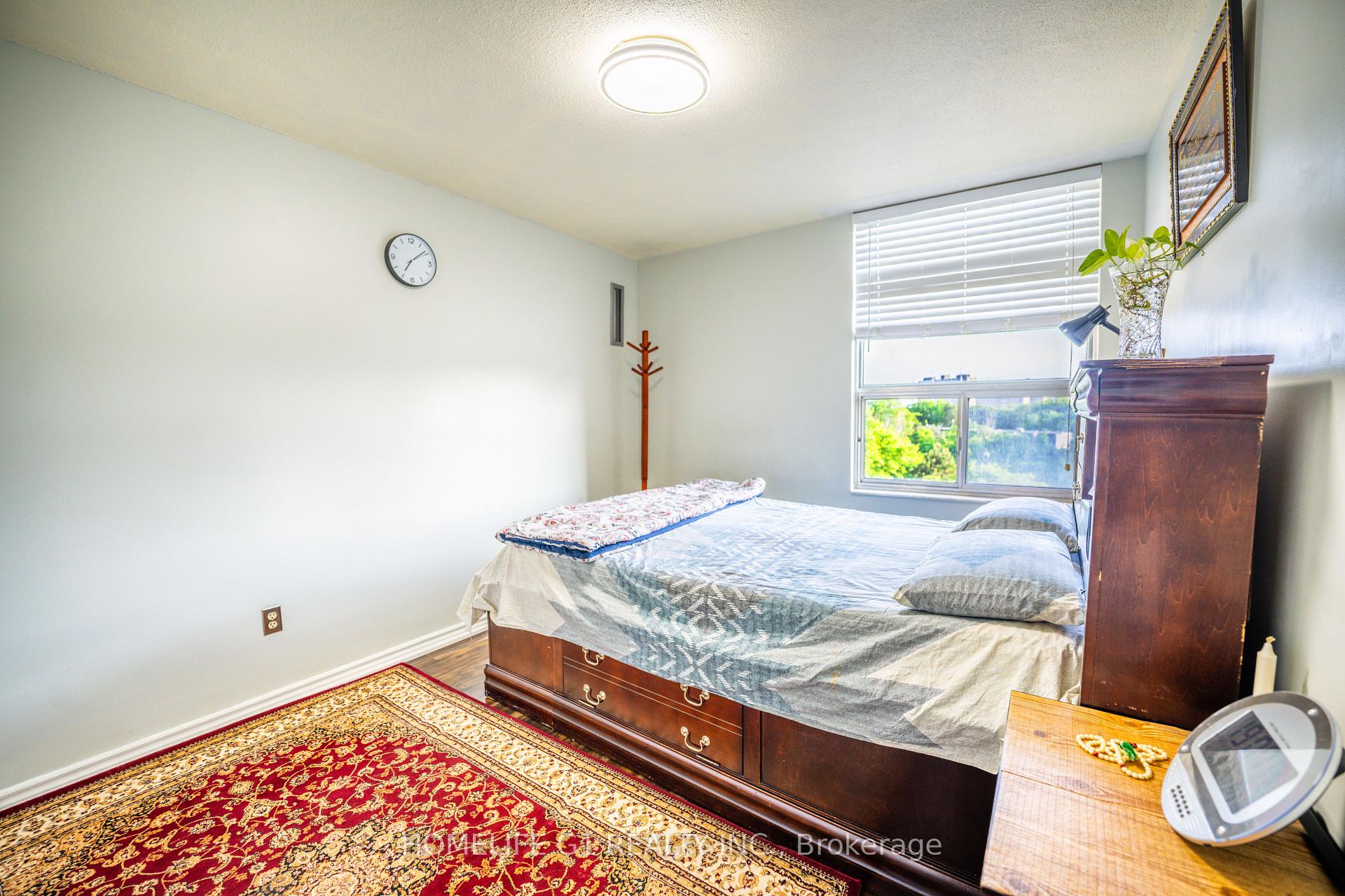 3 Bedrooms Condo at 5 Shady, Toronto For sale
