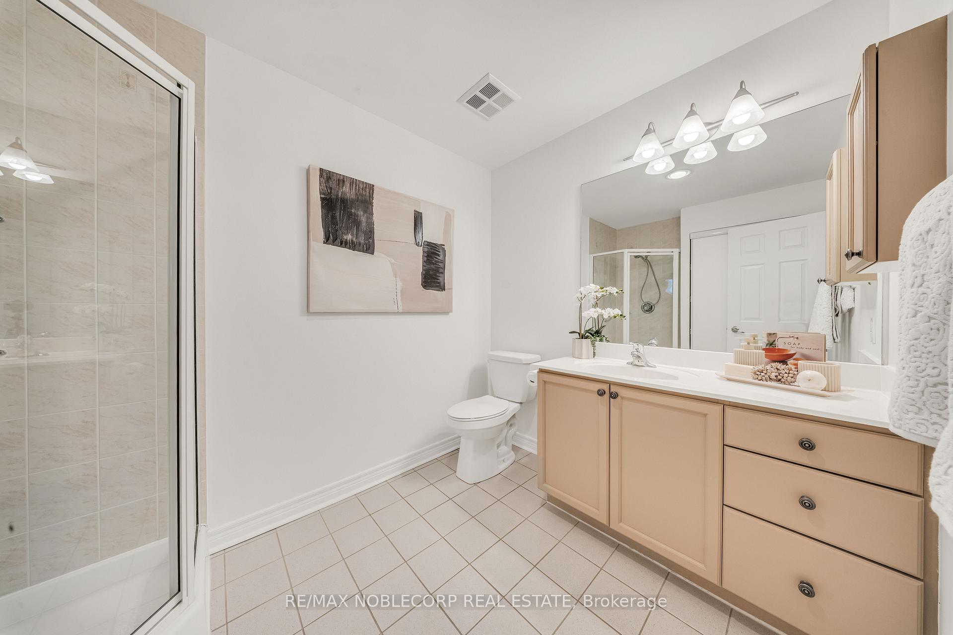 3 Bedrooms Condo at 121 Woodbridge, Vaughan For sale