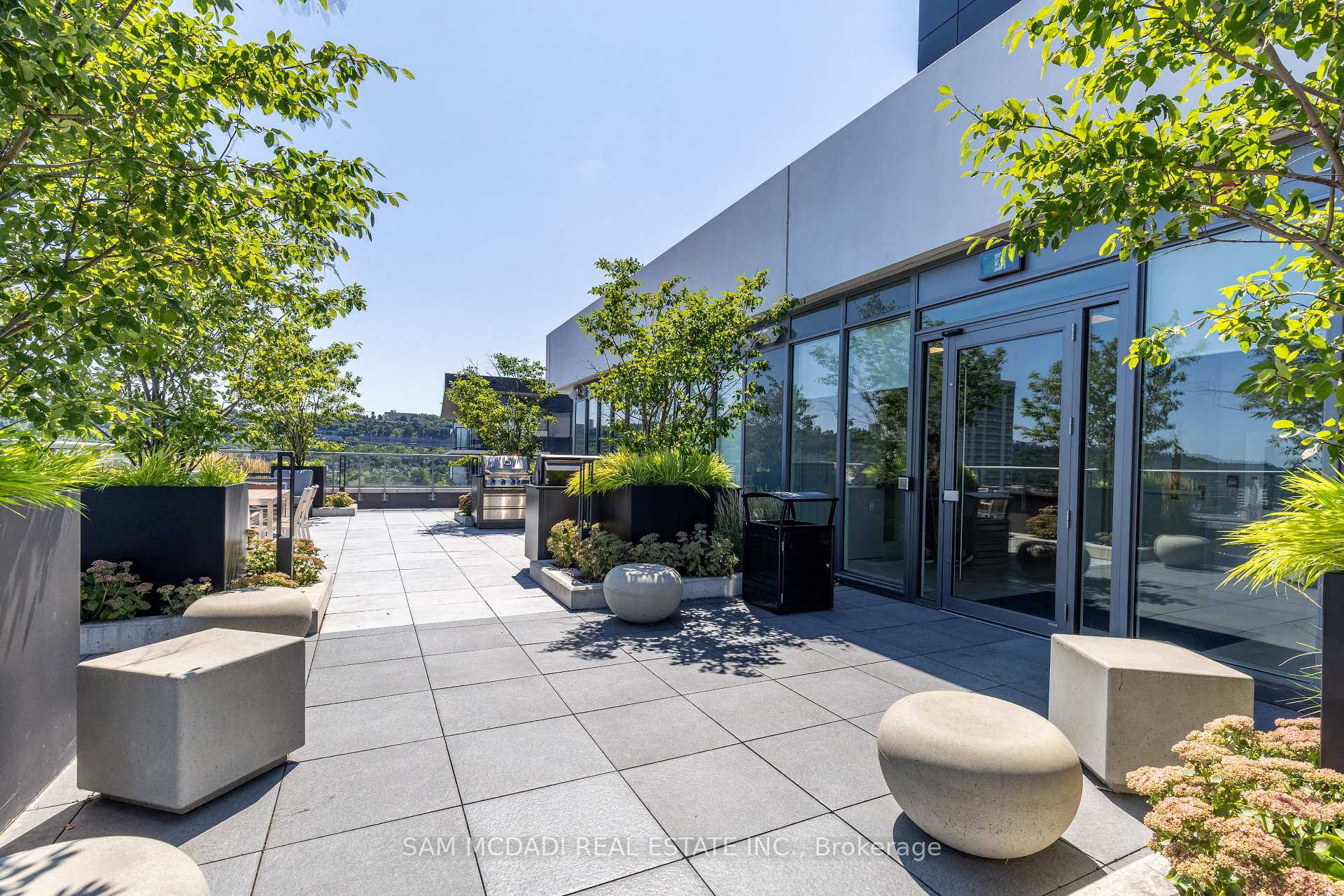2 Bedrooms Condo at 212 King William,  Hamilton For sale