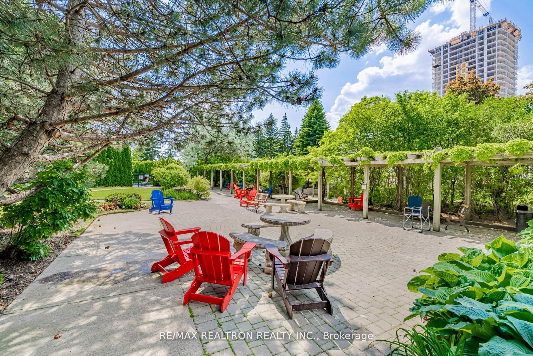 2 Bedrooms Condo at 7440 Bathurst,  Vaughan For sale