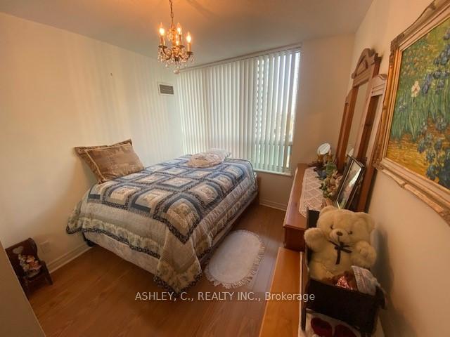2 Bedrooms Condo at 23 Hollywood,  Toronto For sale