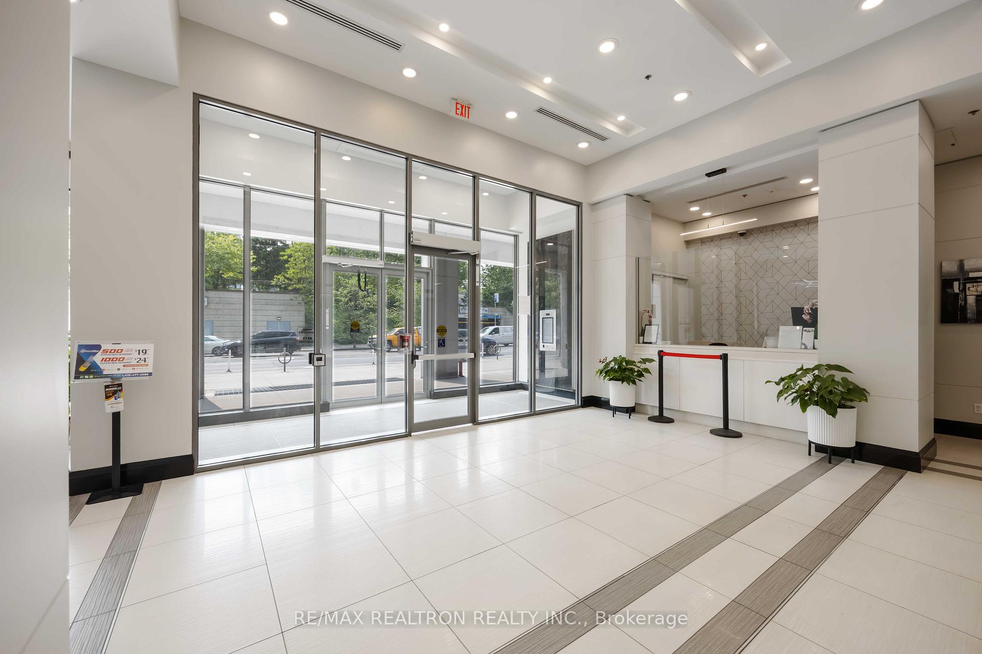 2 Bedrooms Condo at 25 Lower Simcoe, Toronto For sale