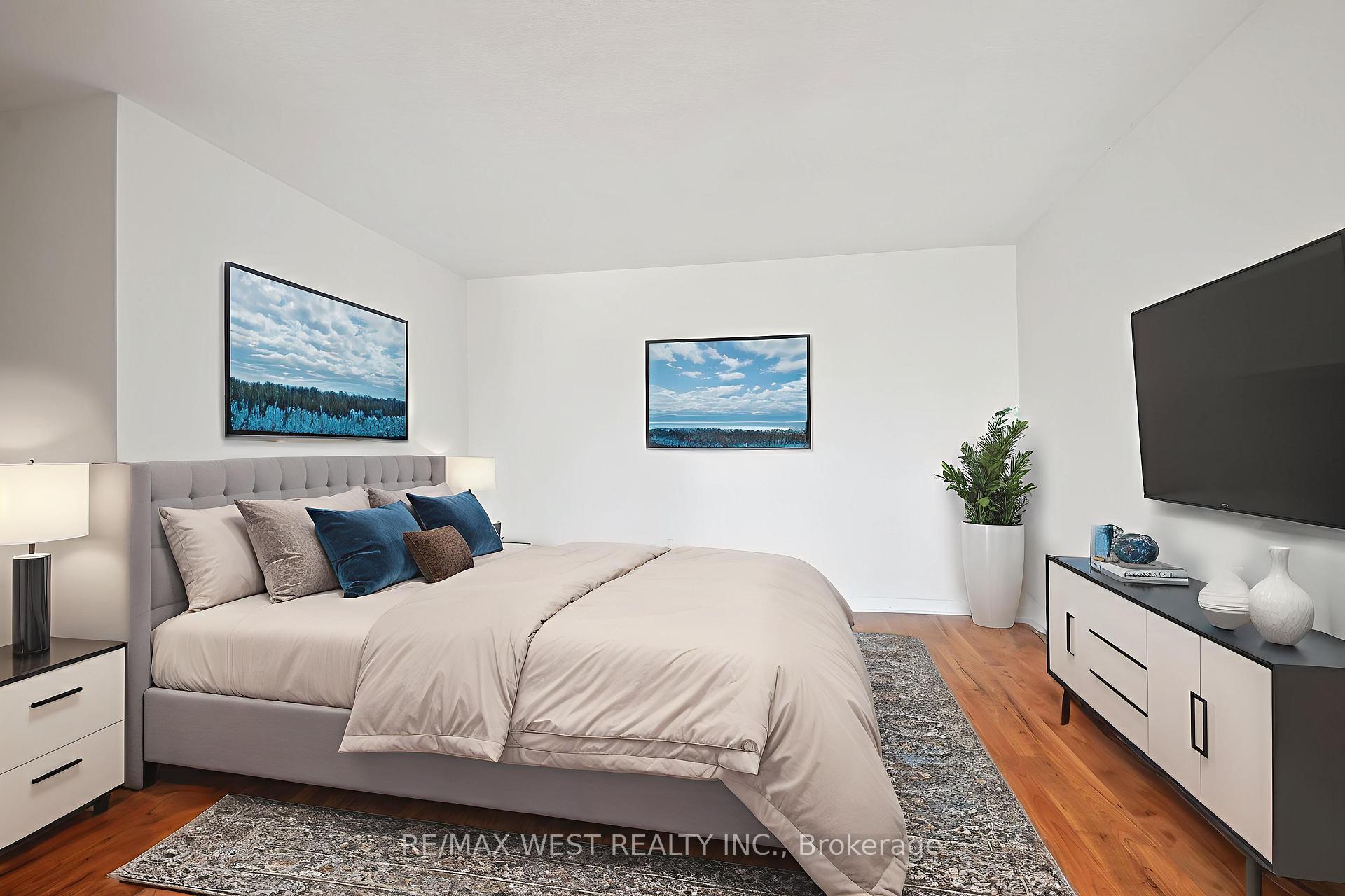 2 Bedrooms Condo at 256 Jarvis, Toronto For sale