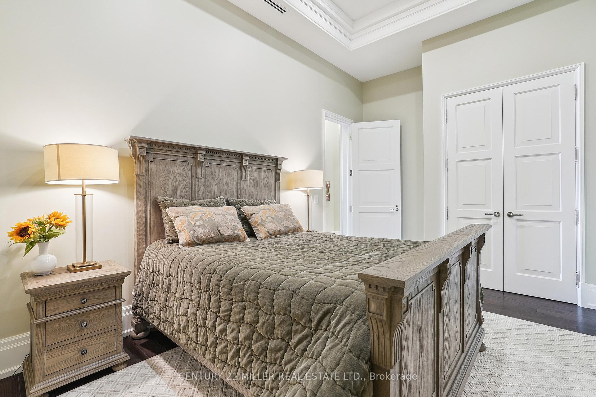 2 Bedrooms Condo at 300 Randall, Oakville For sale
