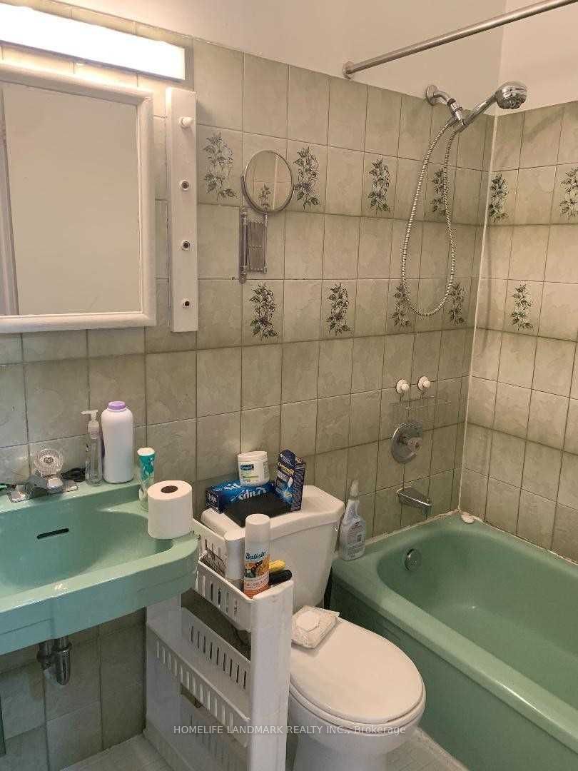 220 Gerrard Street E, #3