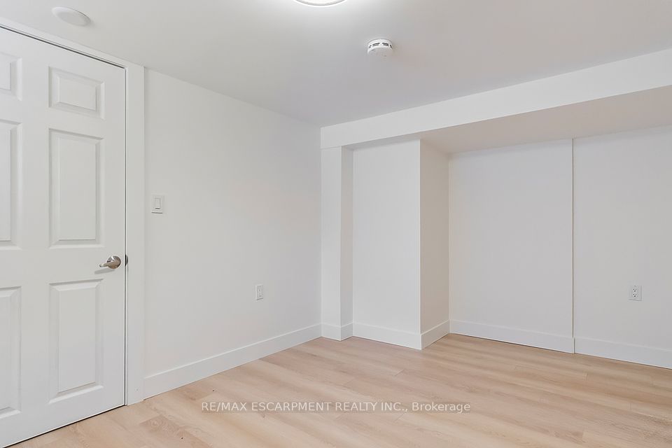 https://trreb-image.ampre.ca/7qWEd7uEvWPR-8KBlfGNYczisG95b0xmGAaGRj6MgSM/rs:fit:960:960/wm:.5:so:0:50:.4/wmsh:10/wmt:PHNwYW4gZm9yZWdyb3VuZD0nd2hpdGUnIGZvbnQ9JzY4Jz5SRS9NQVggRVNDQVJQTUVOVCBSRUFMVFkgSU5DLiwgQnJva2VyYWdlPC9zcGFuPg/L3RycmViL2xpc3RpbmdzLzQwLzc2LzAwLzg5L3AvMmRiODI0ZWQtNDU2Ny00OGRjLWFlZWMtZTgwMmRjNTY4M2QzLmpwZw.jpg