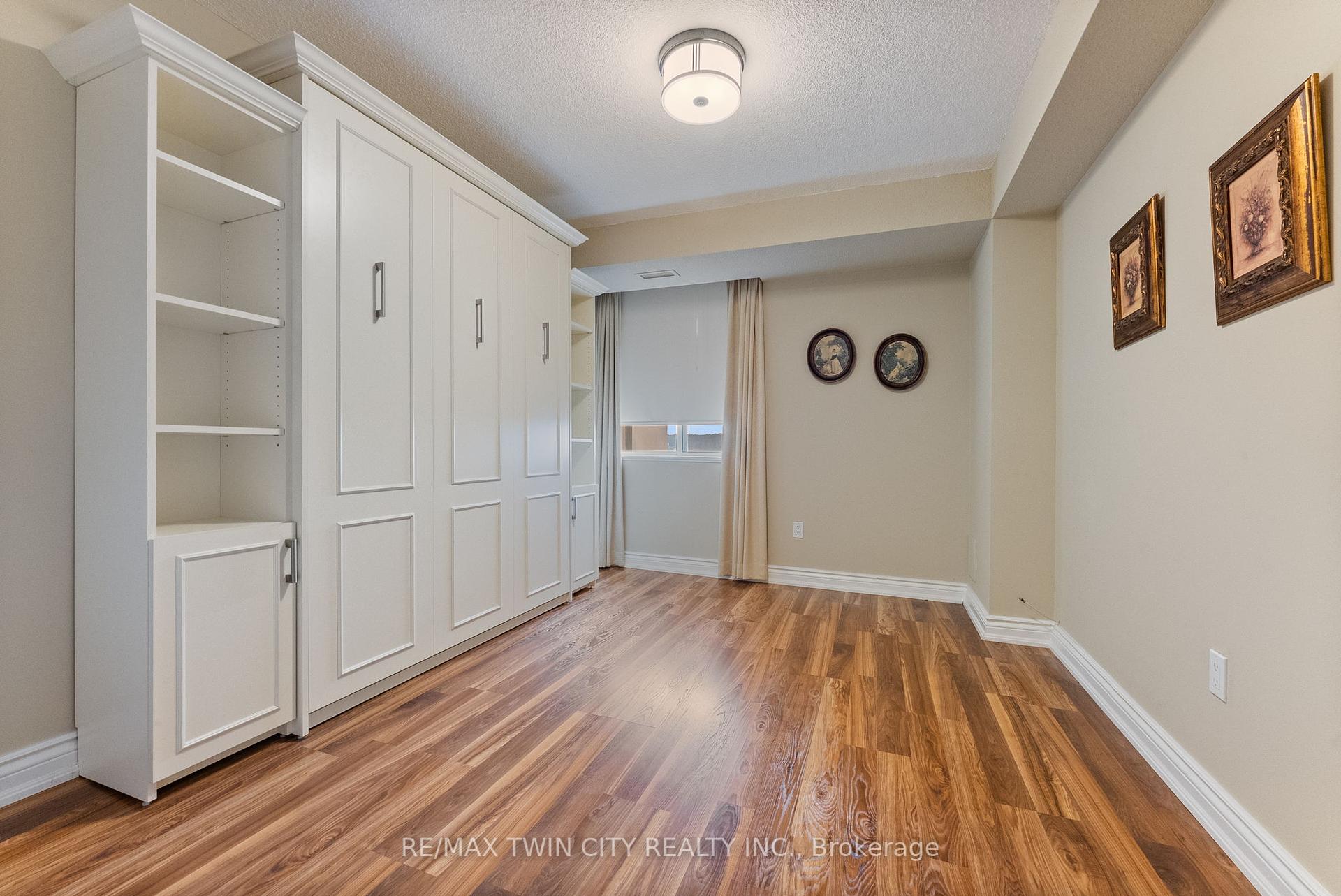 2 Bedrooms Condo at 301 Frances, Hamilton For sale
