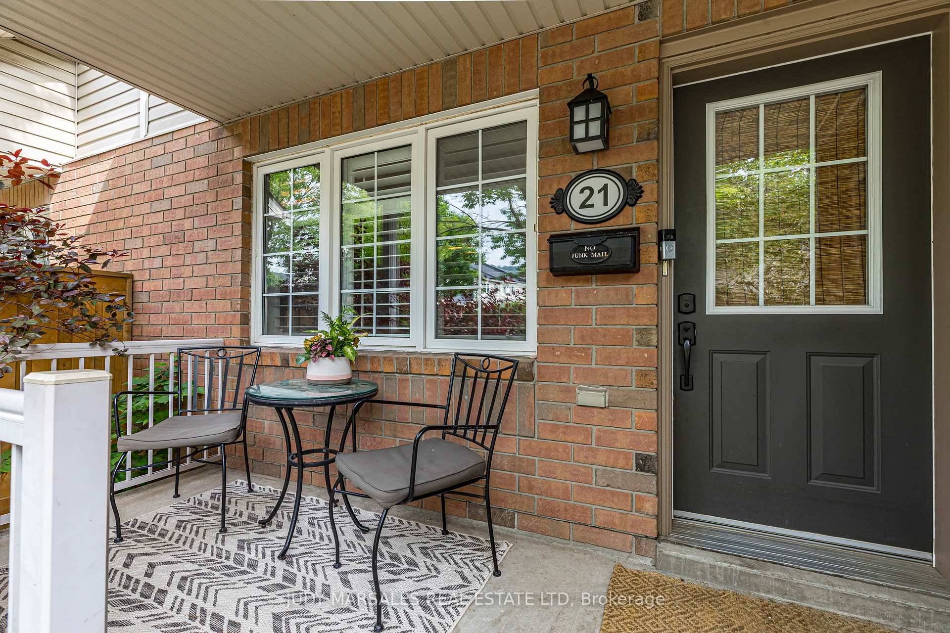 3 Bedrooms Condo at 100 Beddoe, Hamilton For sale