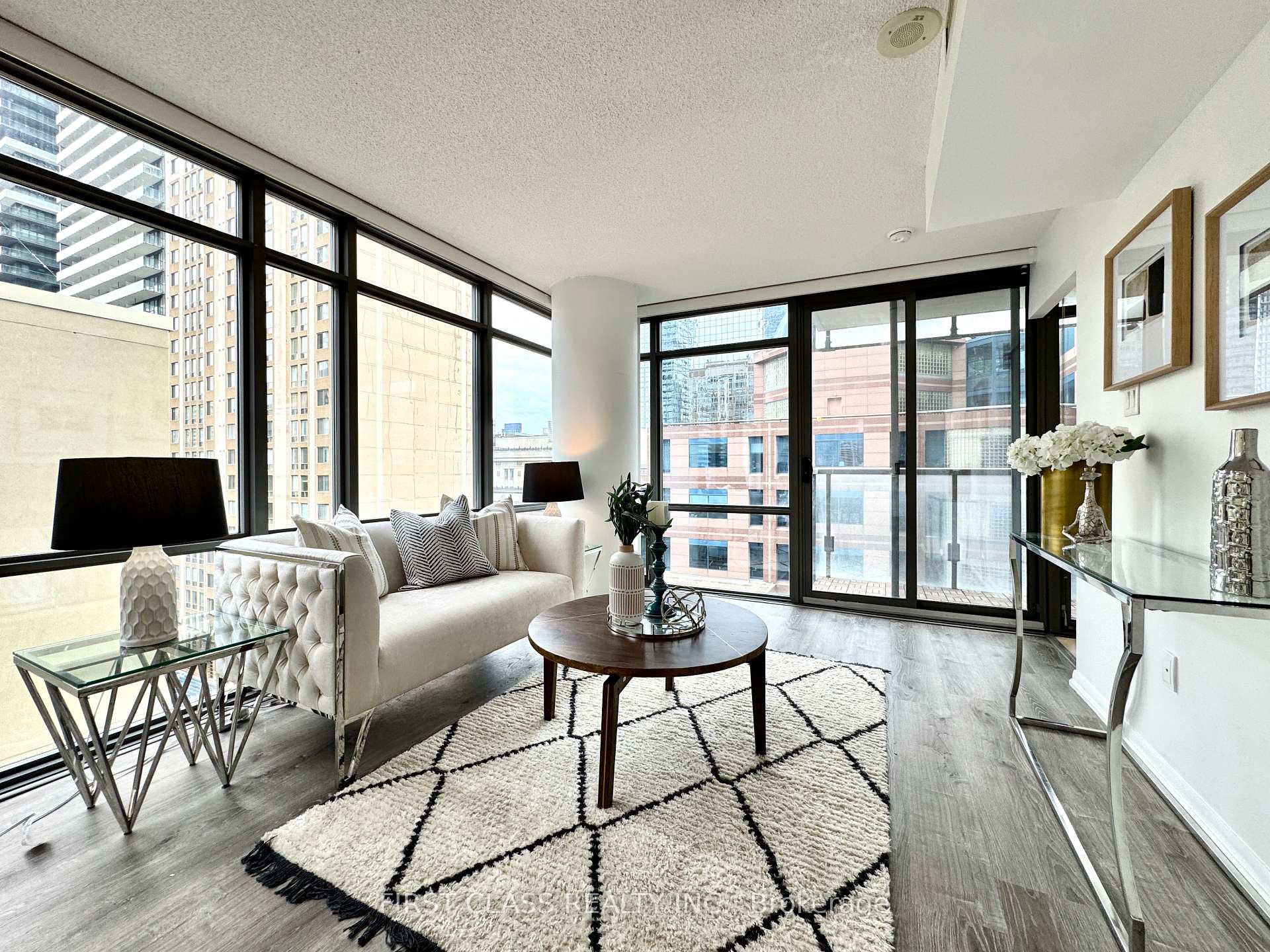 3 Bedrooms Condo at 38 Grenville, Toronto For sale