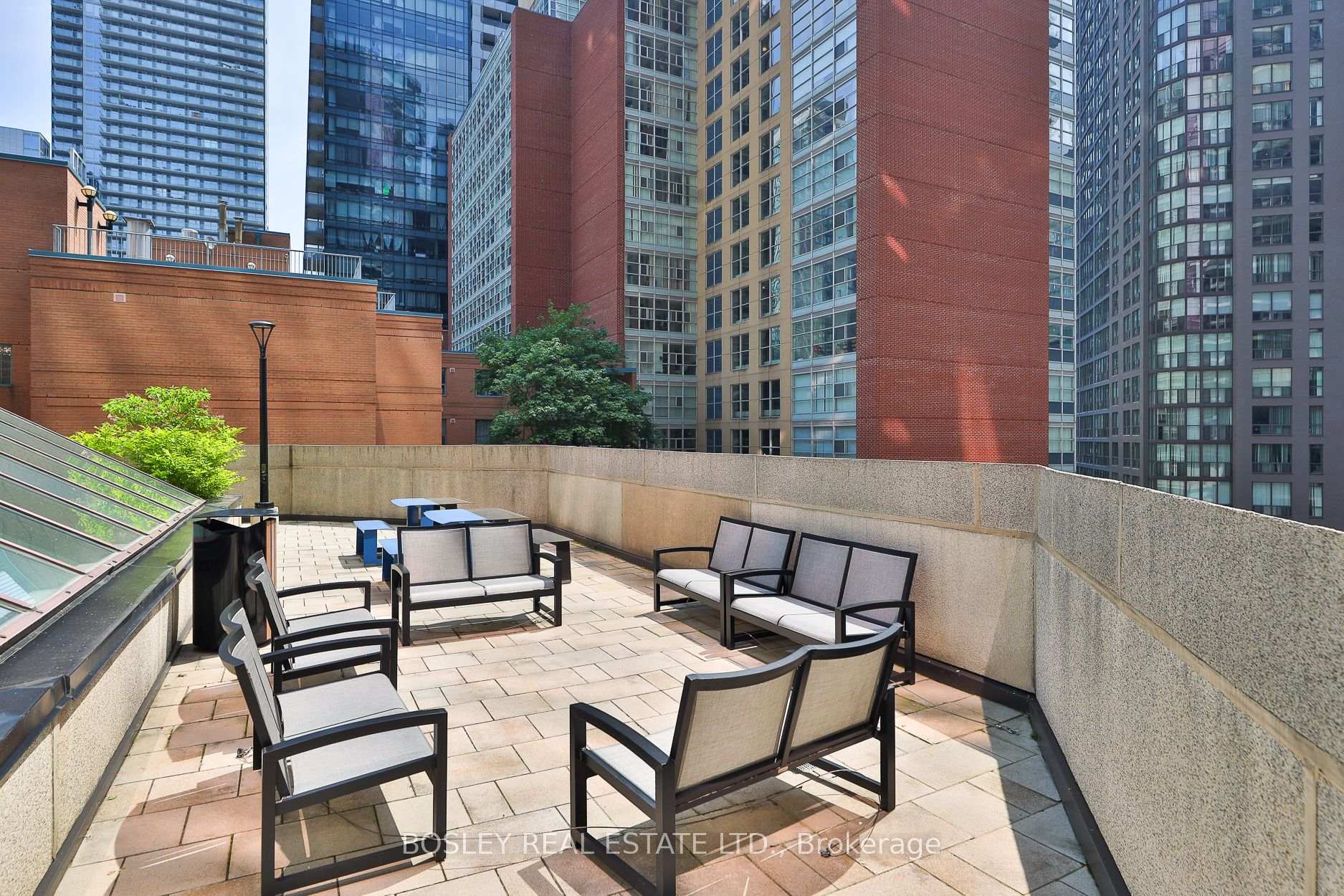 2 Bedrooms Condo at 1001 Bay, Toronto For sale