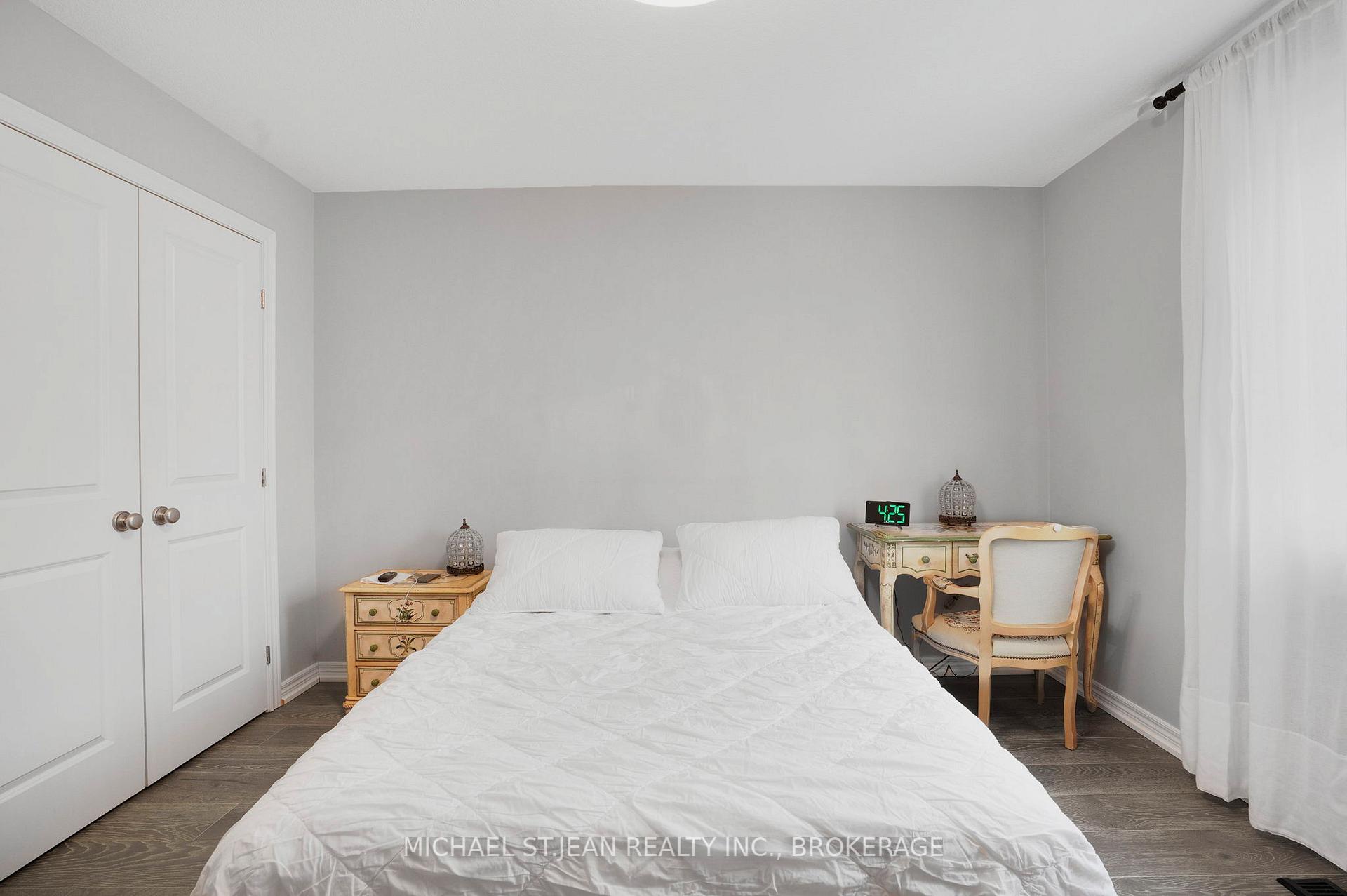 3 Bedrooms Condo at 5056 New,  Burlington For sale