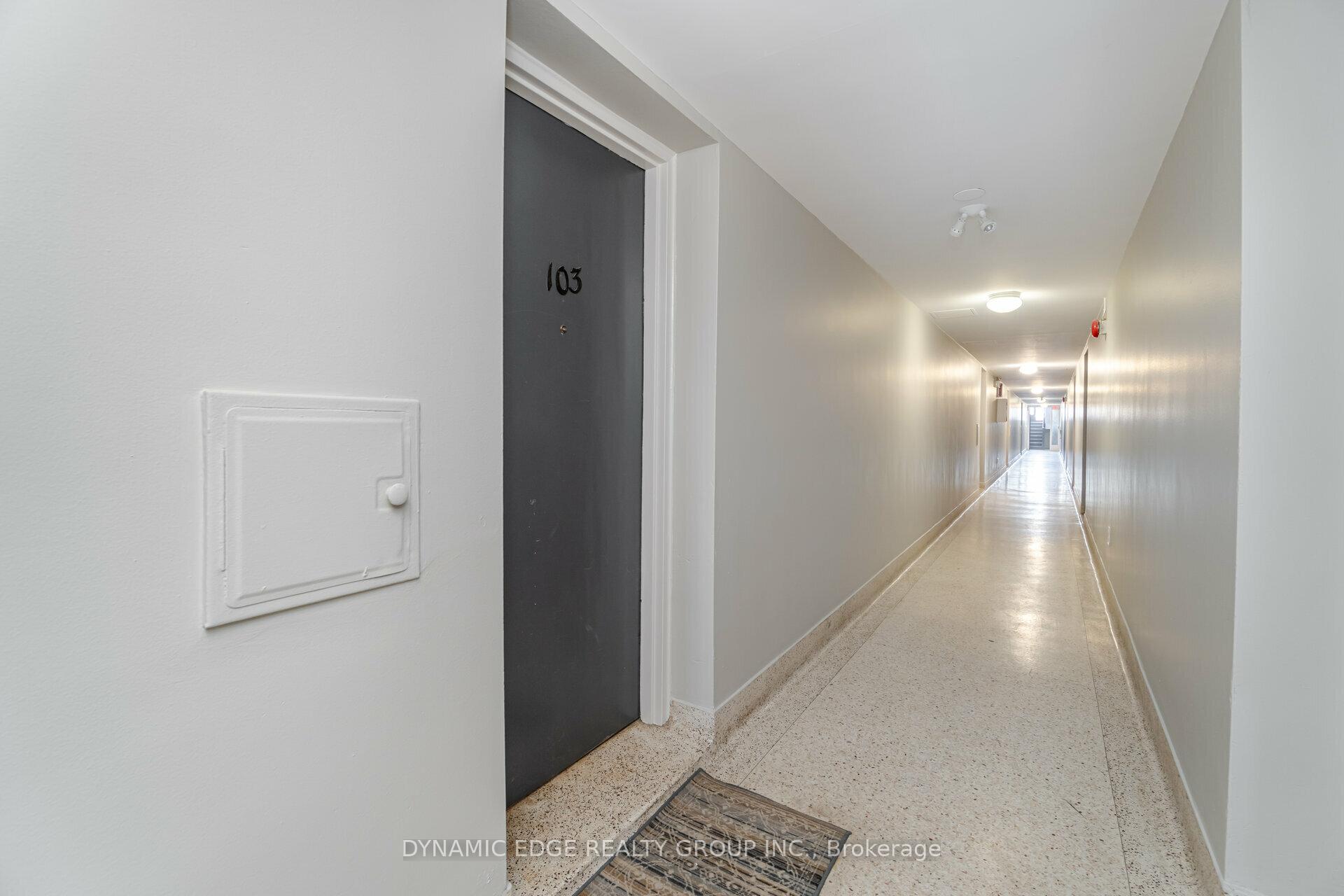 2 Bedrooms Condo at 57 Mericourt,  Hamilton For sale