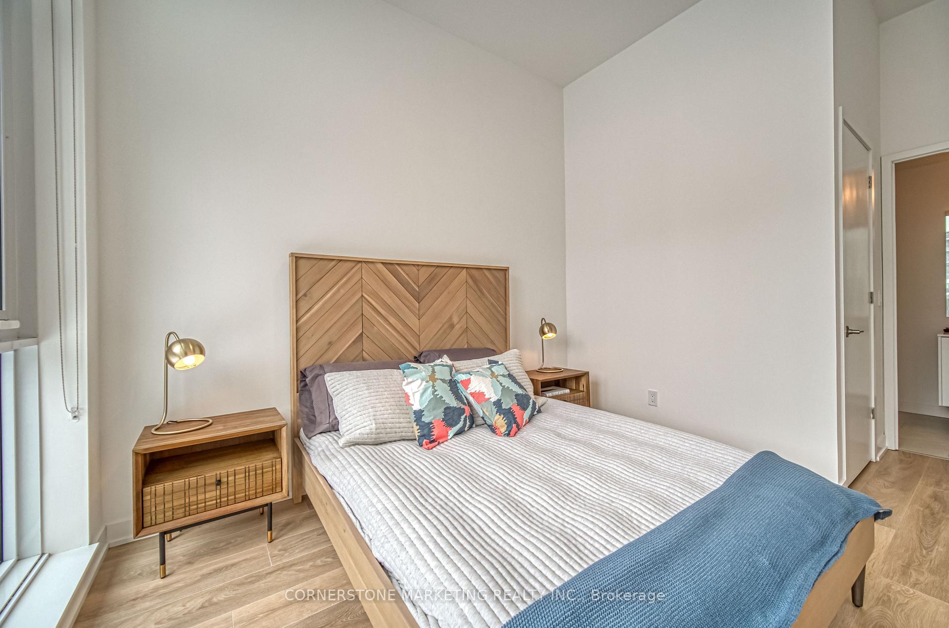 3 Bedrooms Condo at 8 Tippett,  Toronto For sale
