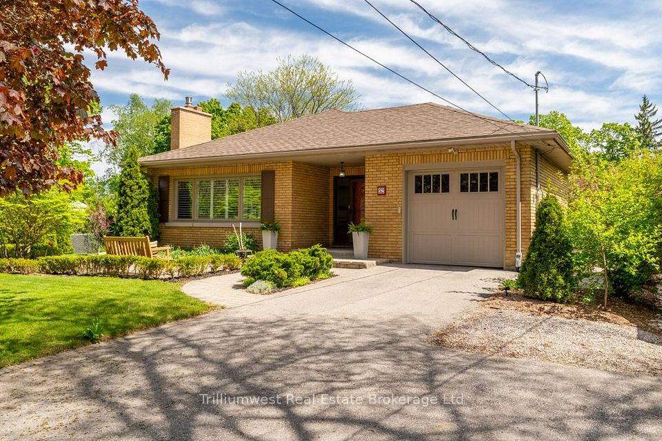 52 Forest Hill