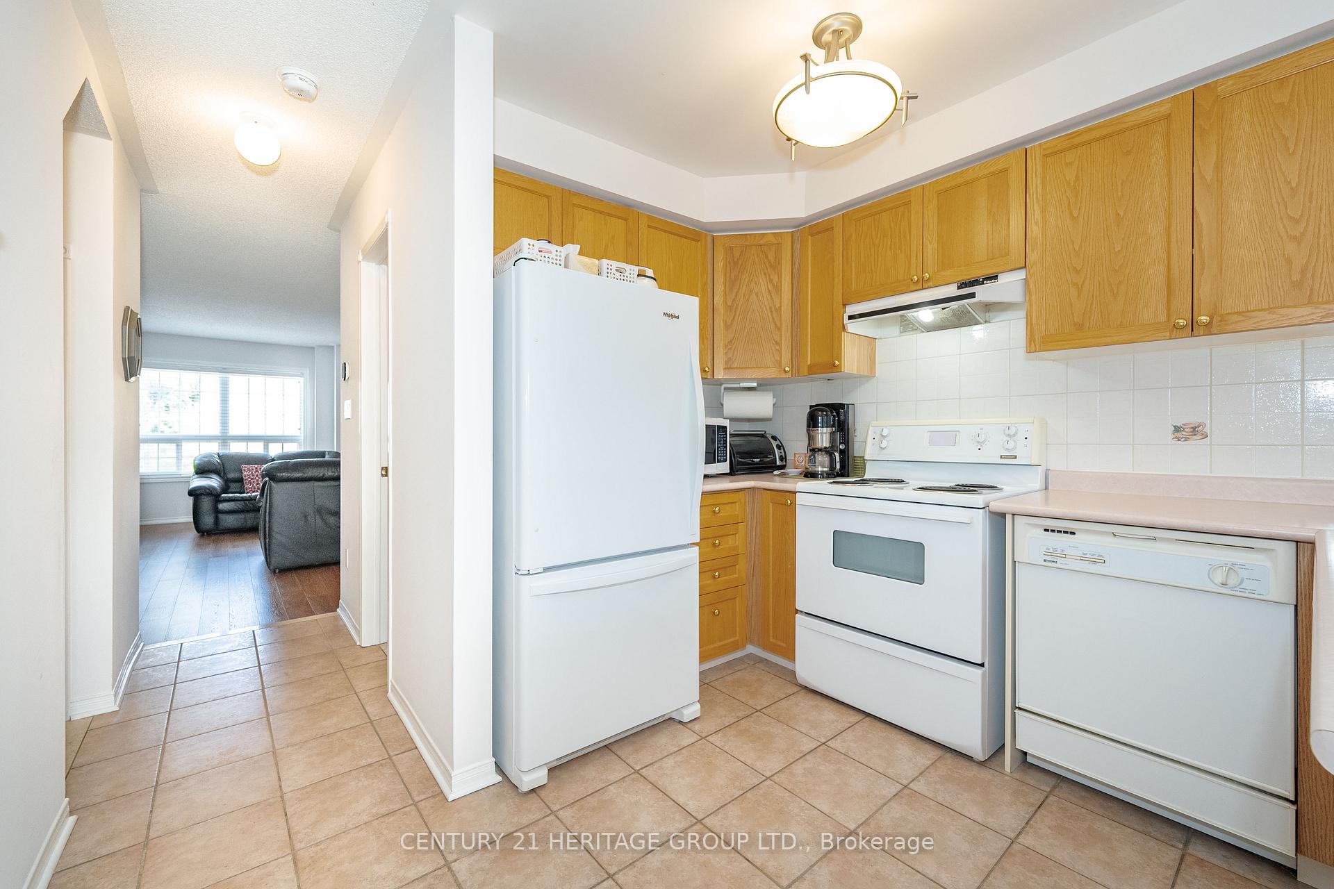 3 Bedrooms Condo at 124 Rory,  Toronto For sale