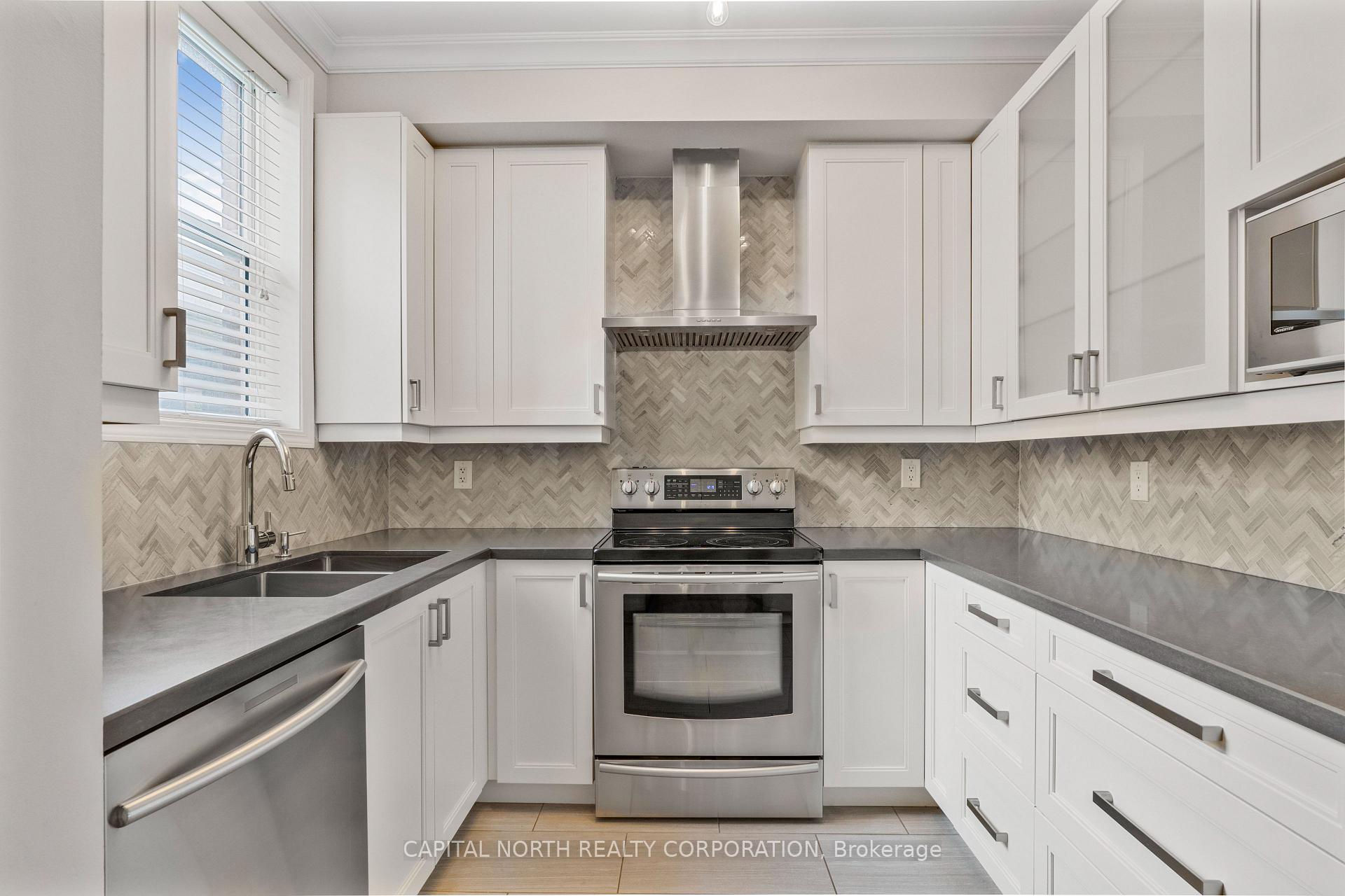 3 Bedrooms Condo at 51 Halton, Toronto For sale
