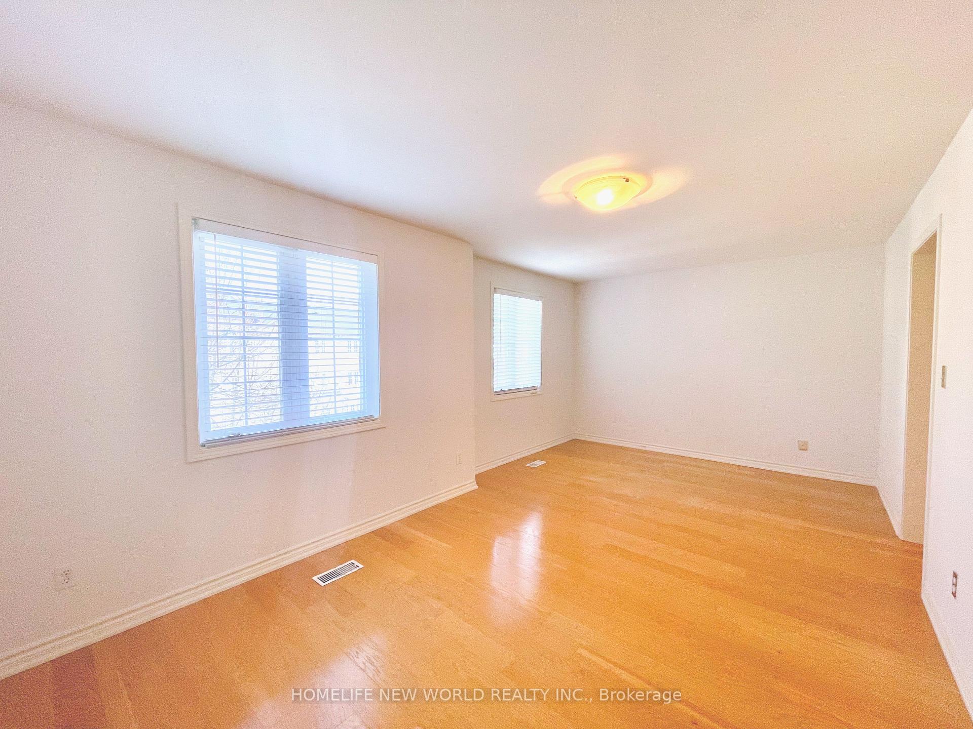 3 Bedrooms Condo at 11 Everson, Toronto For sale