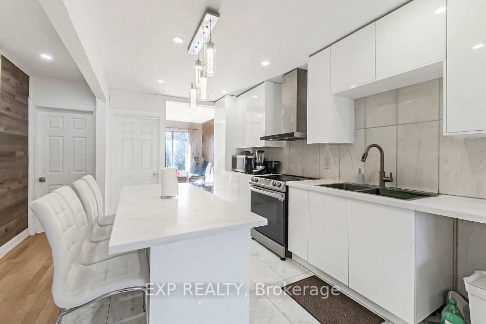 32 Linden Avenue, Toronto, ON M1K 3H5