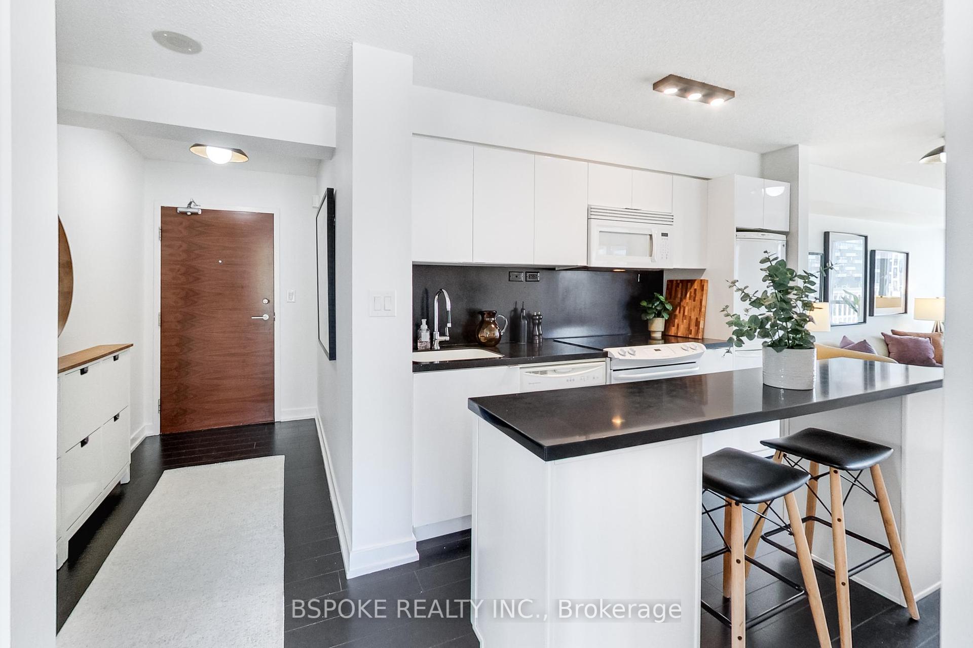 2 Bedrooms Condo at 15 Iceboat, Toronto For sale