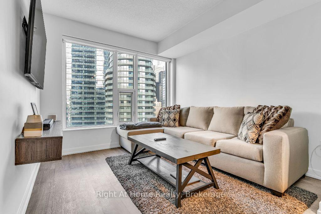 1 Bedroom Condo at 10 York,  Toronto For sale
