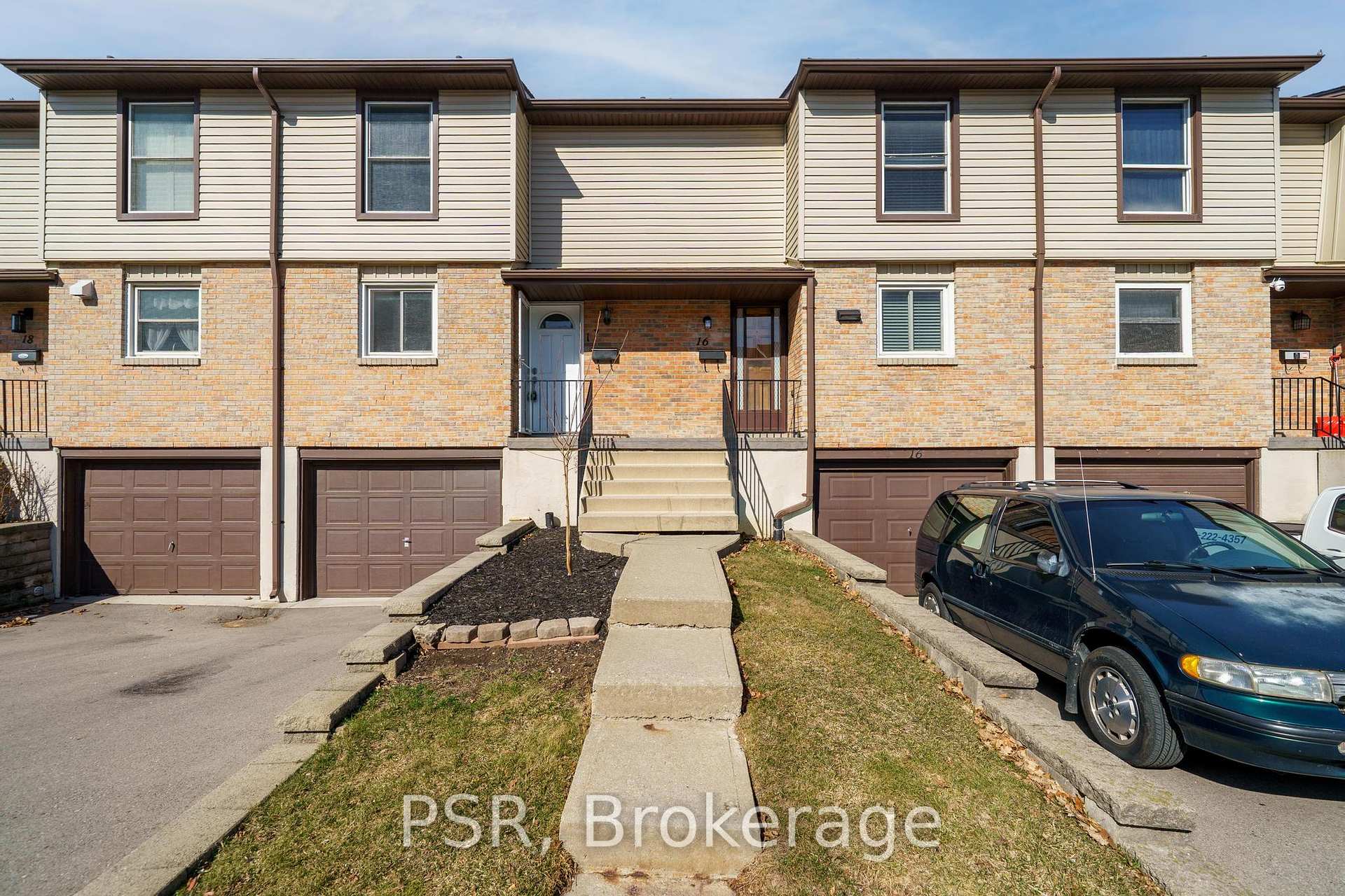 3 Bedrooms Condo at 10 Angus, Hamilton For sale
