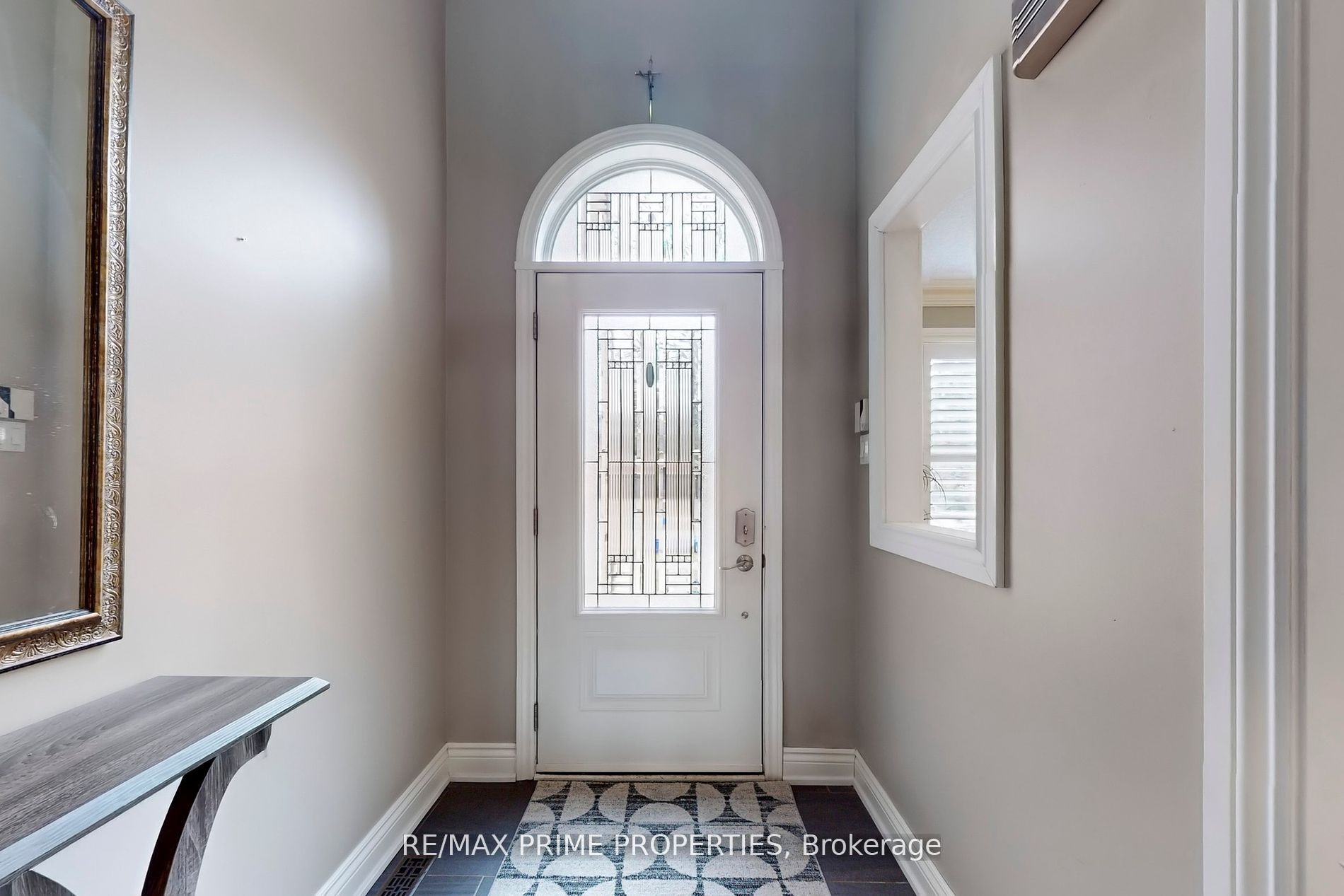32 KENNETT Drive