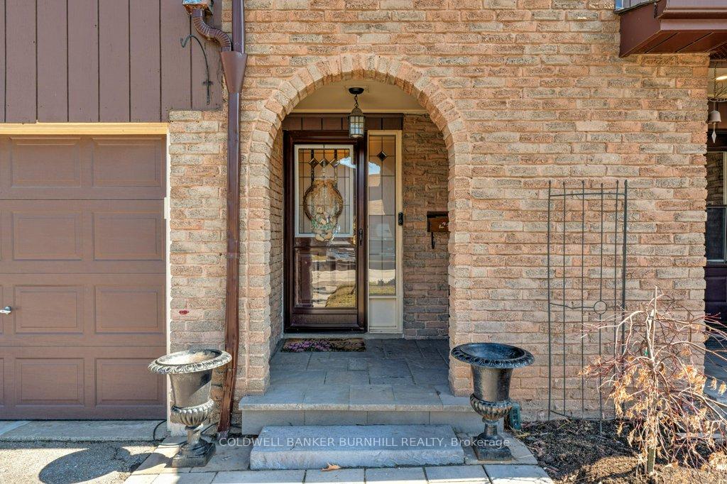3 Bedrooms Condo at 2301 CAVENDISH,  Burlington For sale