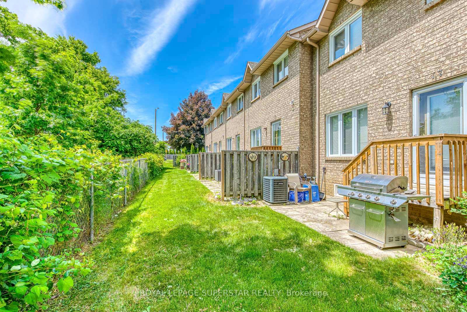 3 Bedrooms Condo at 1809 Upper Wentworth, Hamilton For sale