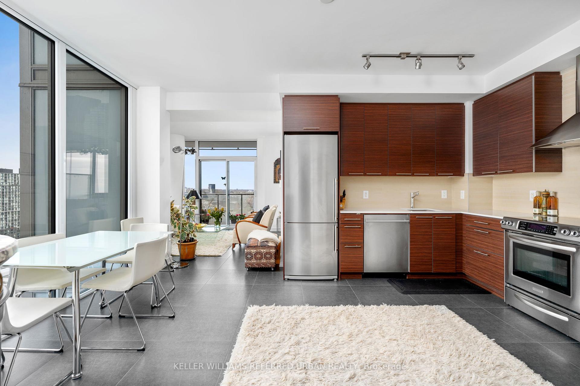 2 Bedrooms Condo at 1 Market, Toronto For sale