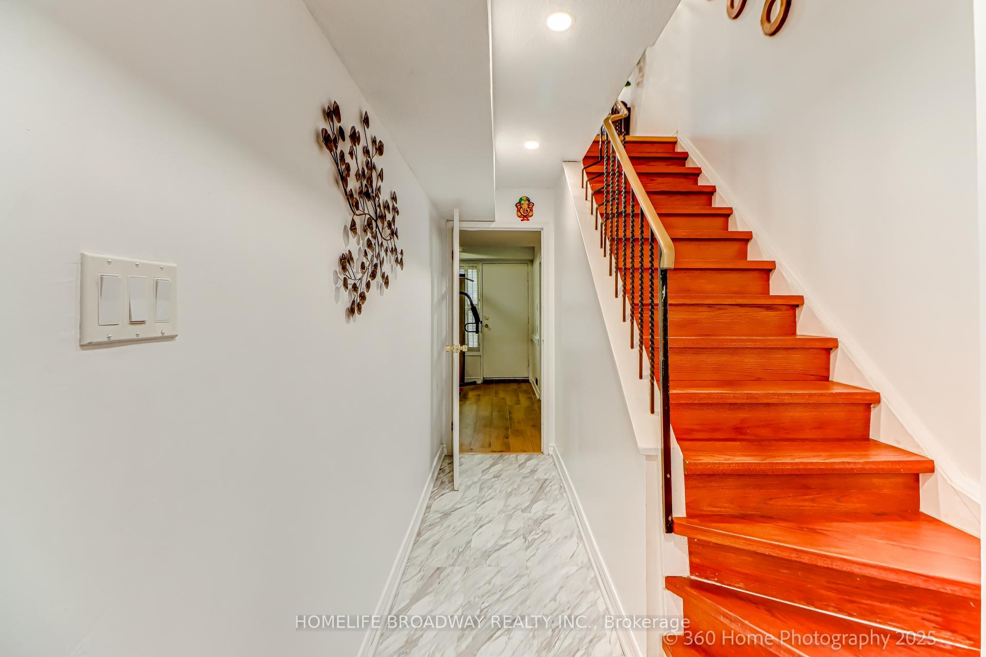 3 Bedrooms Condo at 51 Yellow Birch, Toronto For sale
