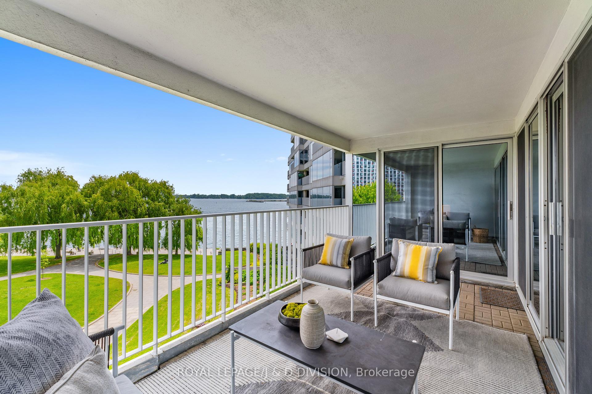 2 Bedrooms Condo at 401 Queens, Toronto For sale