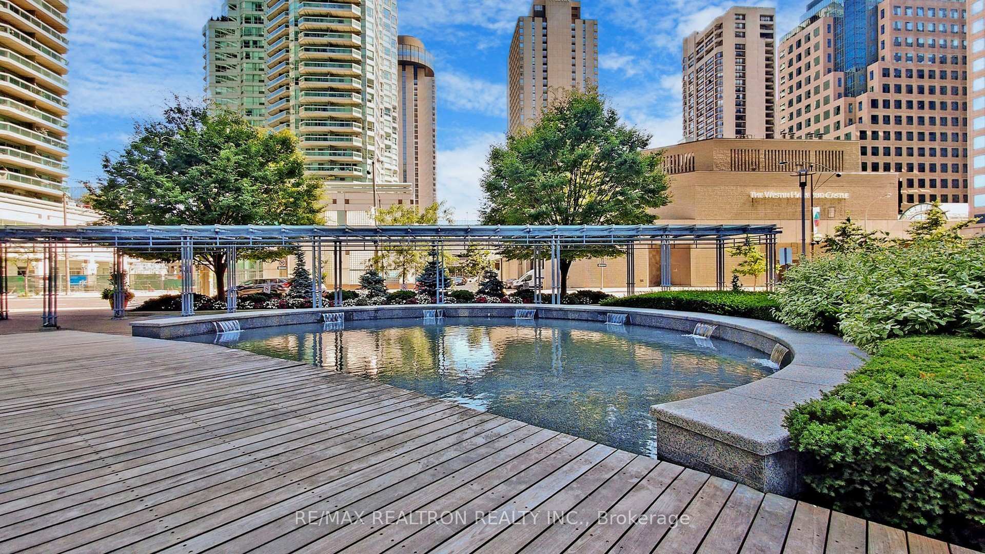 1 Bedroom Condo at 18 Harbour, Toronto For sale