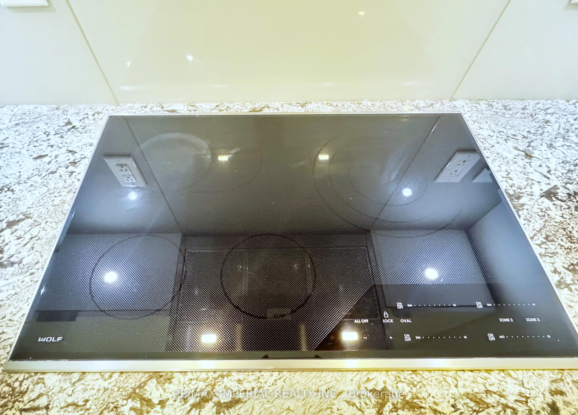 2 Bedrooms Condo at 1 Bloor, Toronto For sale