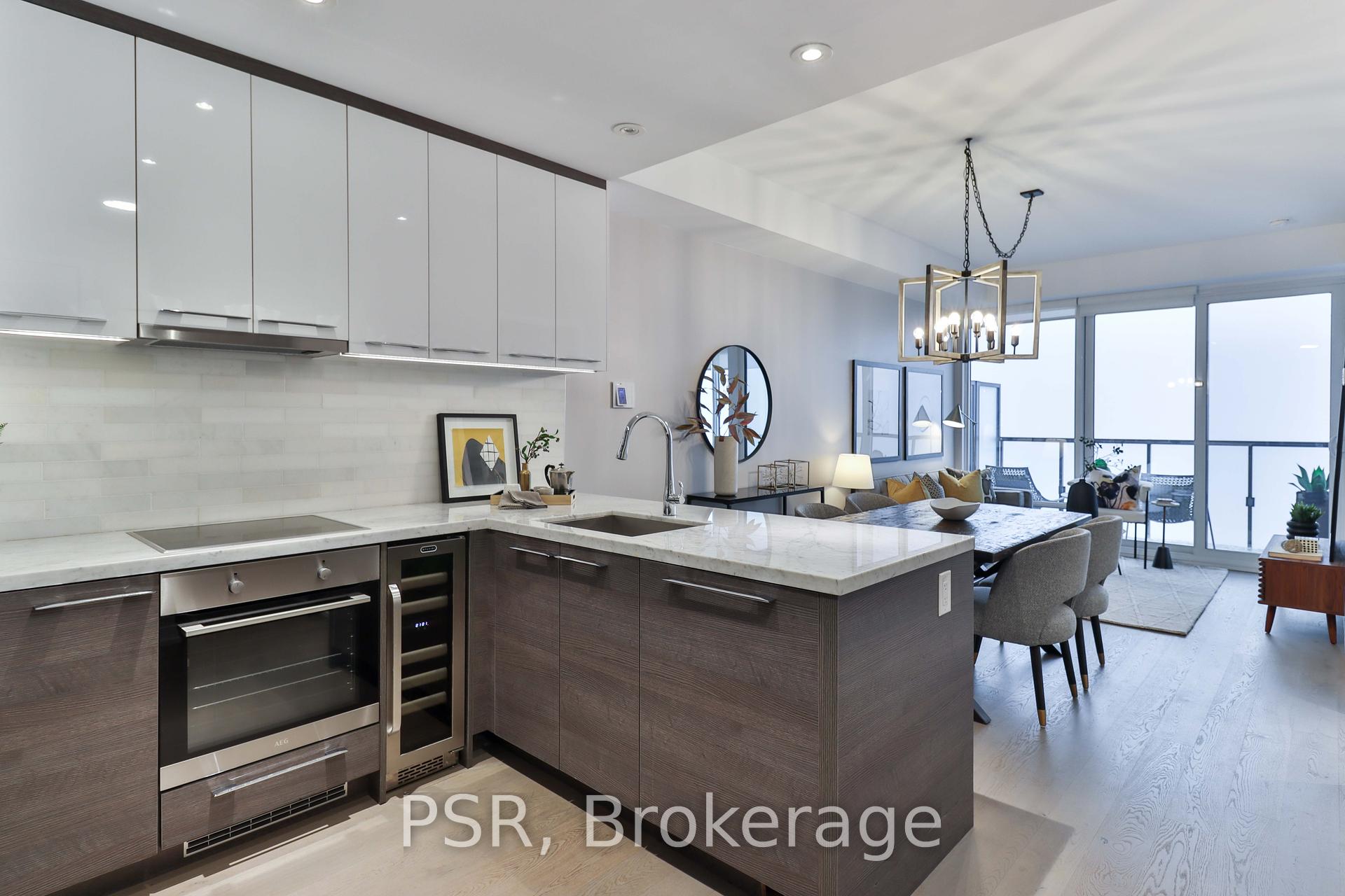 2 Bedrooms Condo at 488 University Ave, Toronto For sale