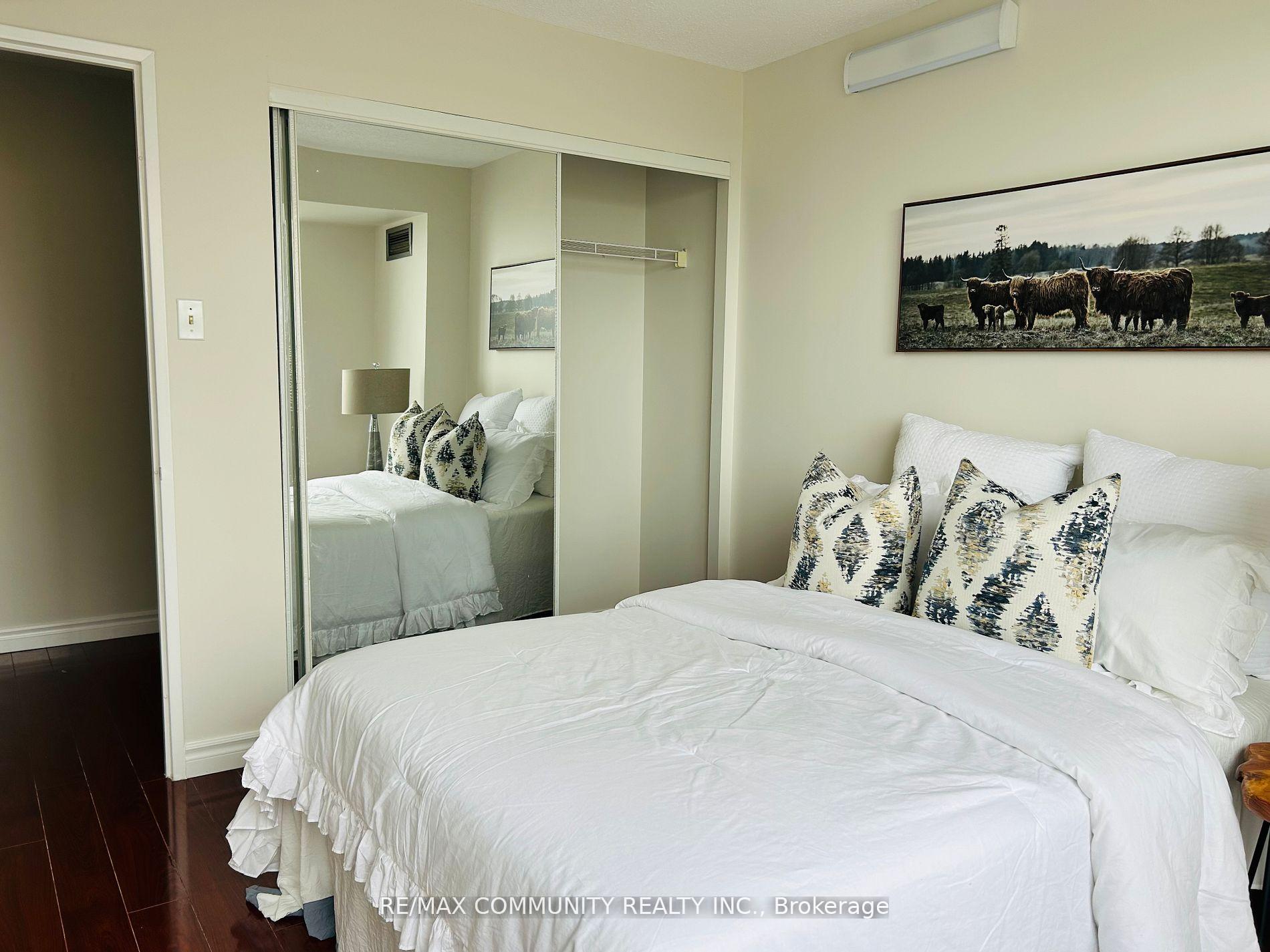 2 Bedrooms Condo at 430 Mclevin, Toronto For sale