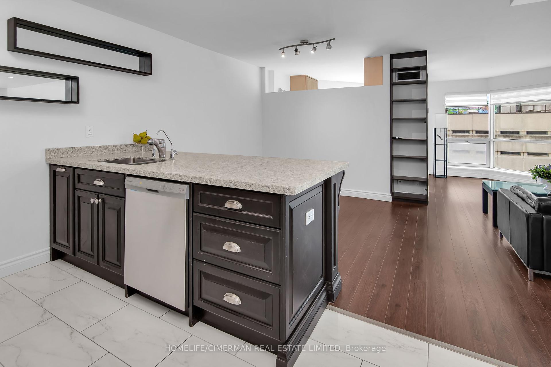3 Bedrooms Condo at 10 Queens Quay, Toronto For sale