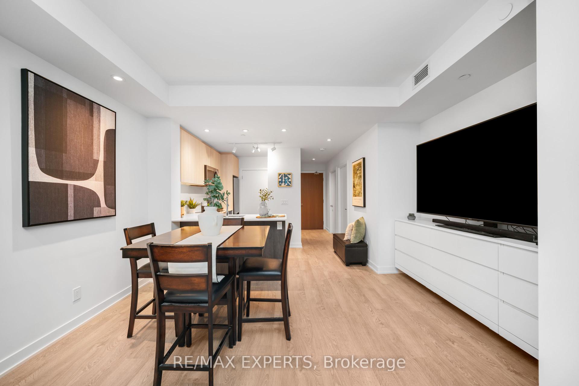 2 Bedrooms Condo at 1926 Lake Shore, Toronto For sale