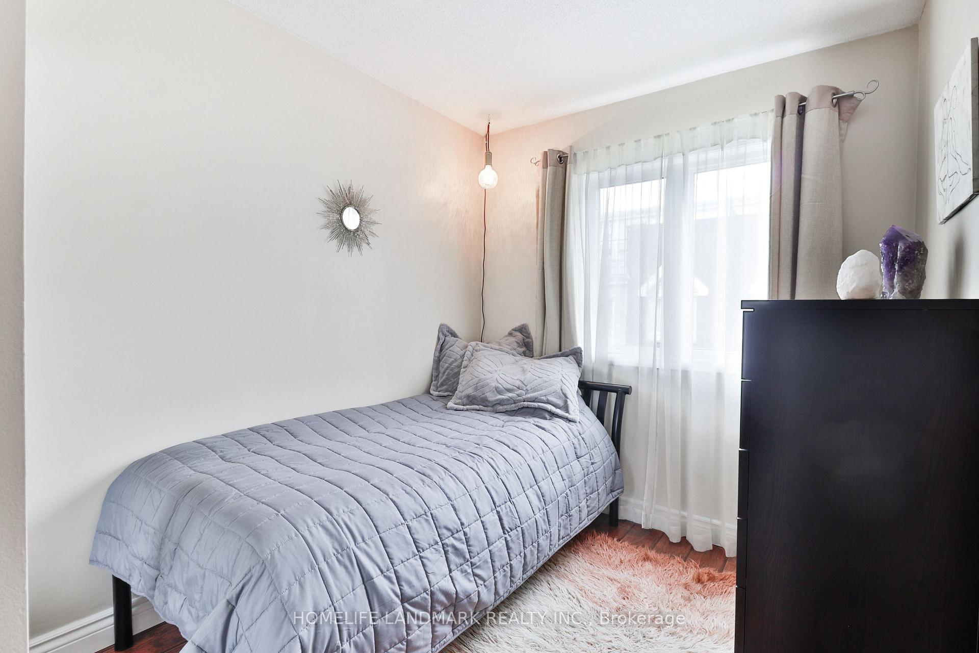 3 Bedrooms Condo at 26 Laidlaw, Toronto For sale
