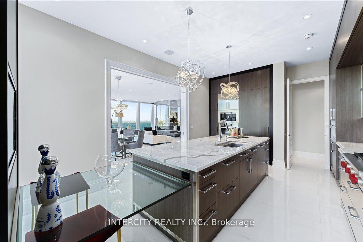 3 Bedrooms Condo at 50 Yorkville, Toronto For sale