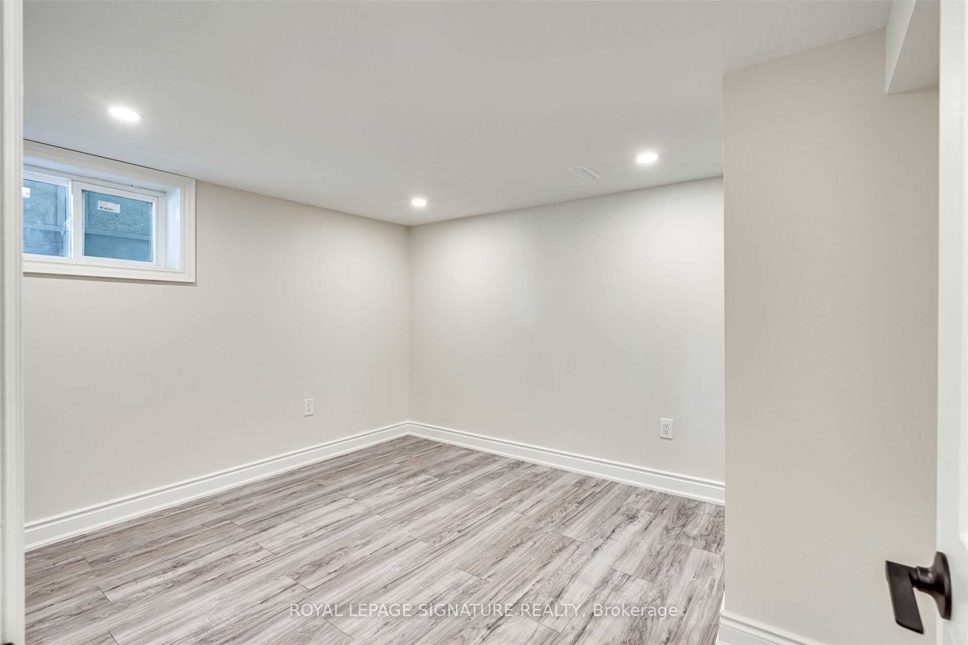 487 Brucedale Avenue E, #LOWER