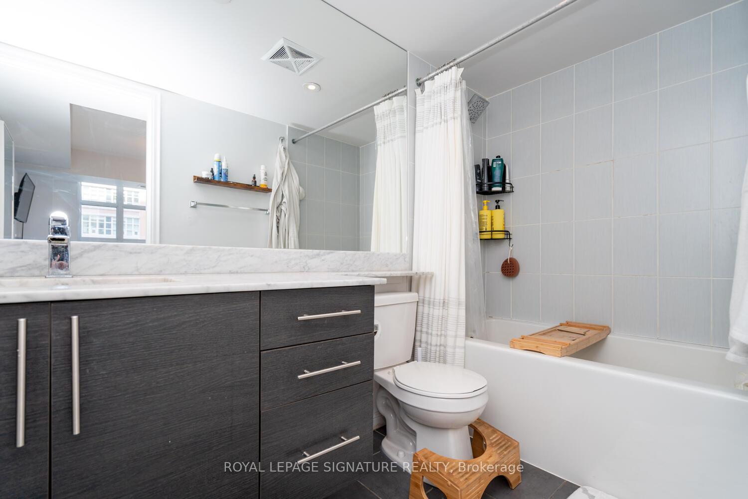 2 Bedrooms Condo at 75 East Liberty, Toronto For sale