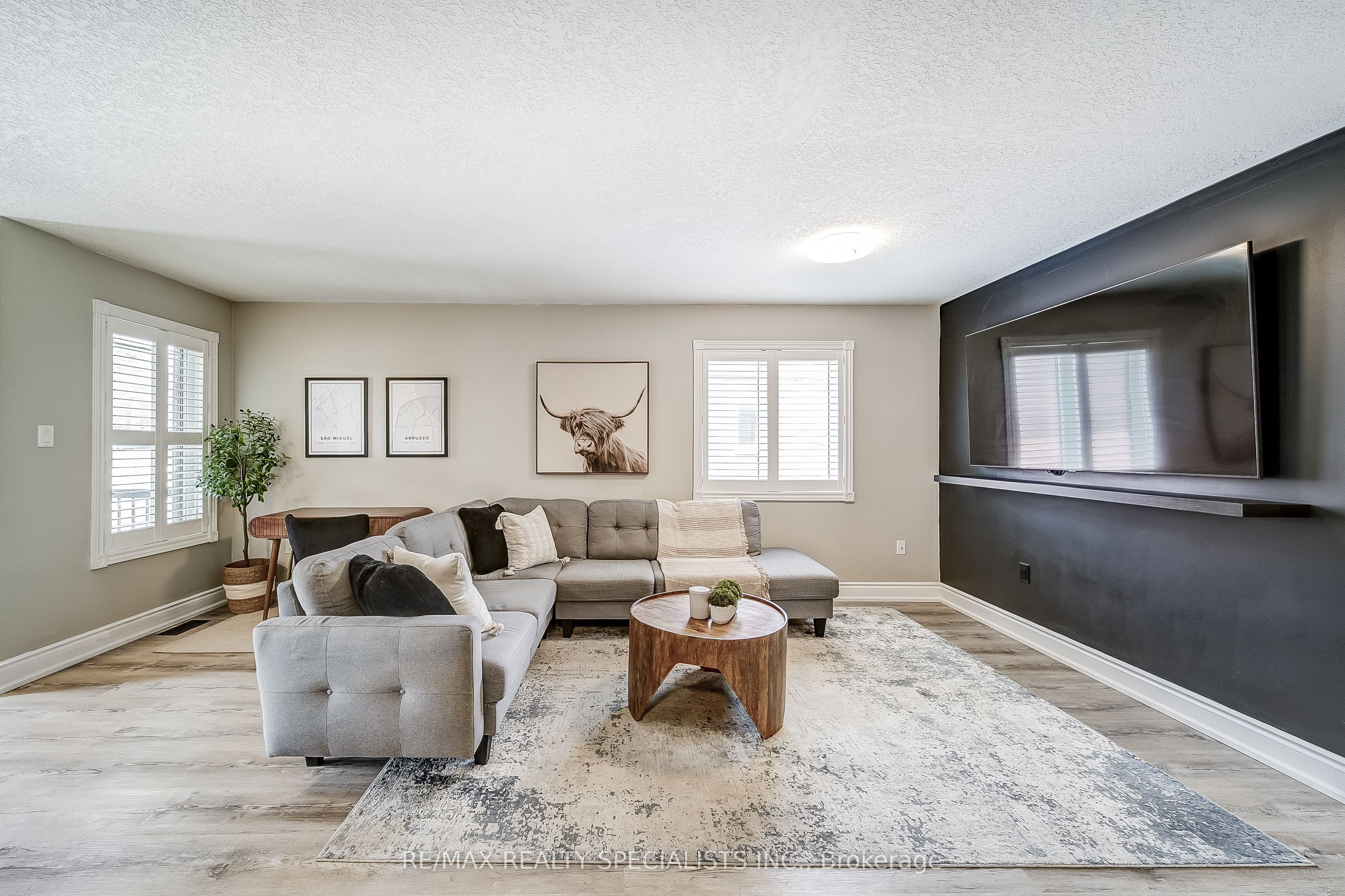8 Wyman Crescent