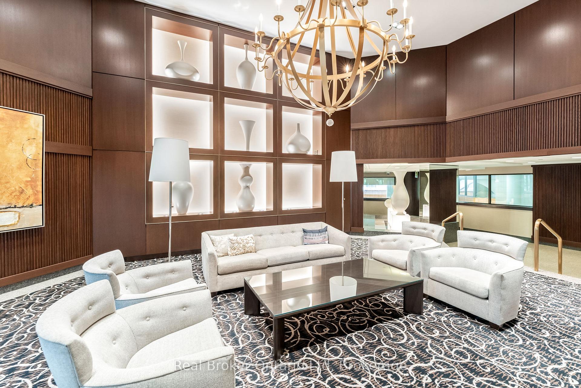2 Bedrooms Condo at 10 Kenneth, Toronto For sale