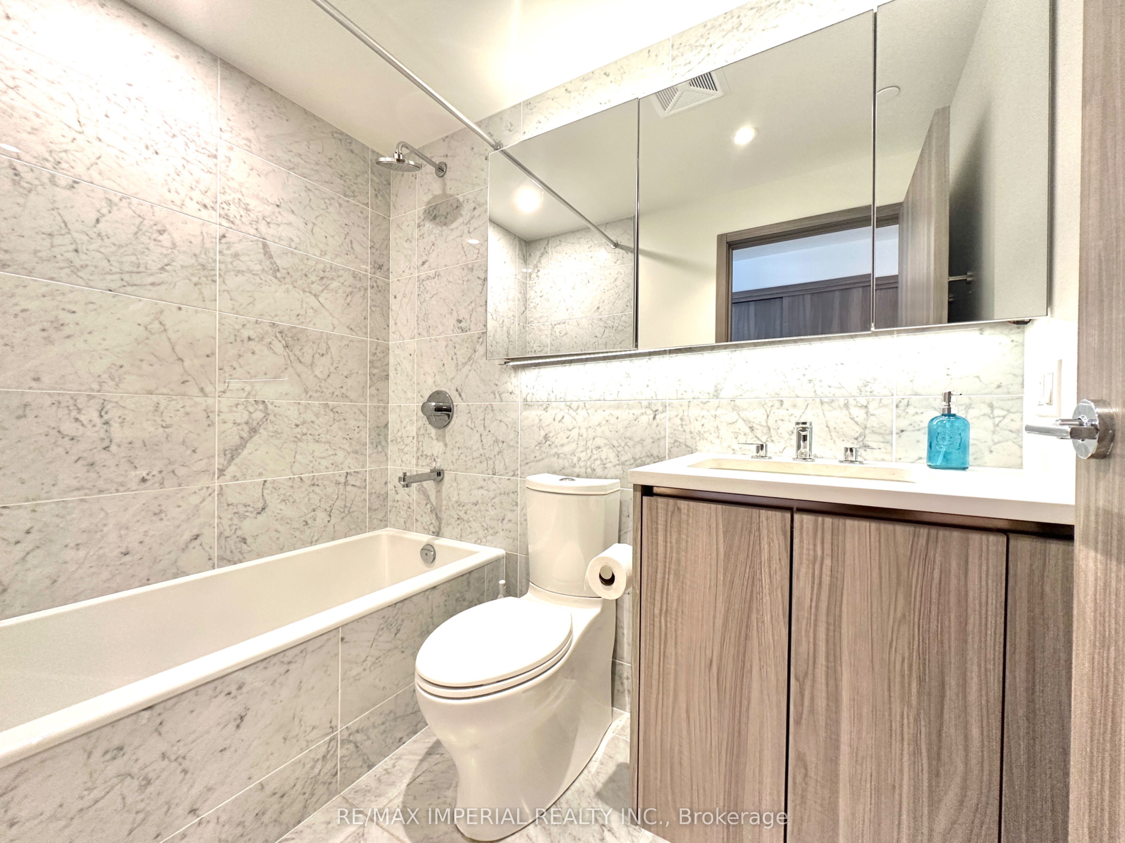 85 McMahon Drive, #1806