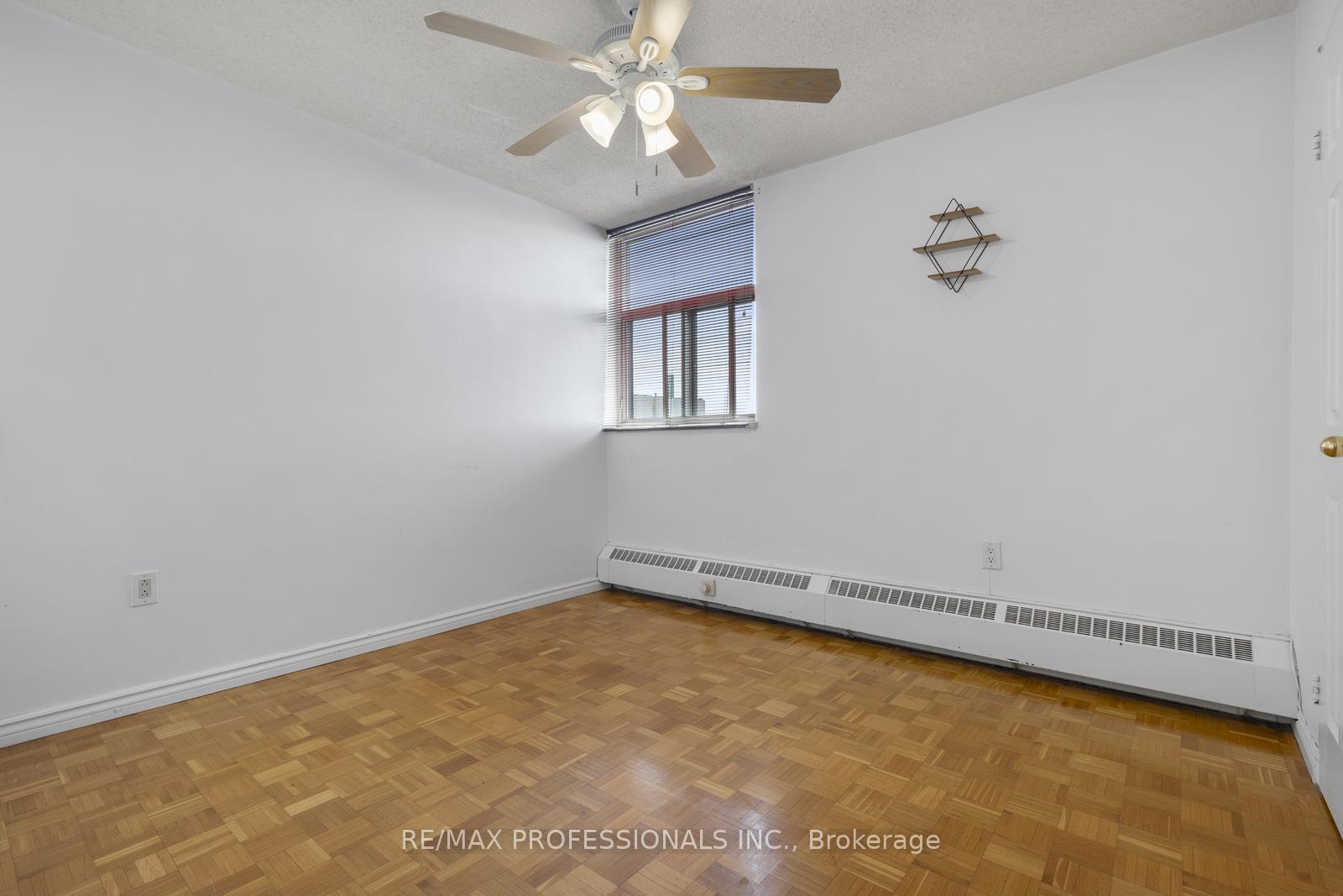 3 Bedrooms Condo at 360 Ridelle, Toronto For sale